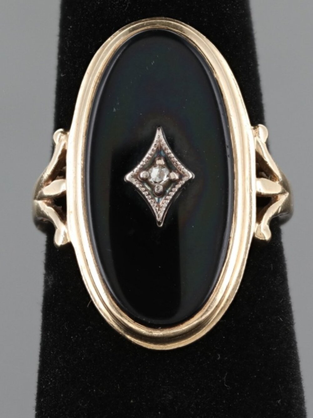 Vintage Signet Ring 10K Yellow Gold Black Onyx Diamond accent Size 5.75, 4.7 g